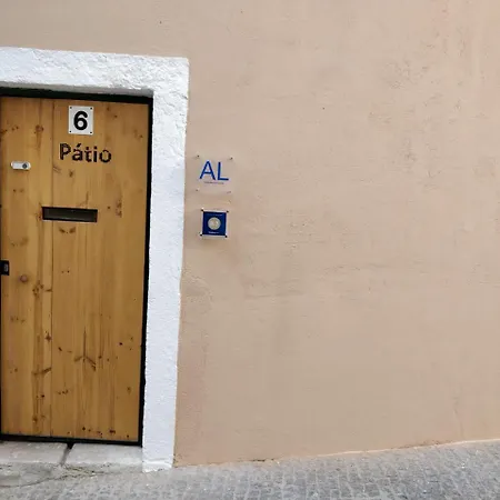 Vandrarhem Patio Da Mouraria *